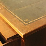 Антикварный двутумбовый письменный стол 1910-х гг. 