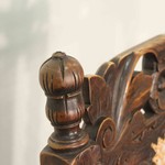 Антикварное дубовое кресло с ротанговой спинкой 1860-х гг. 