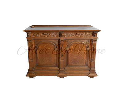 Антикварный полушкаф с резными маскаронами 1850-х гг.