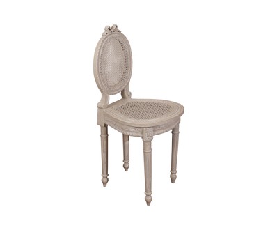 Плетеный стул в классическом французском стиле 