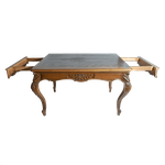 Антикварный стол с резными раковинами