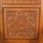 Антикварное дубовое кресло в архаичной стилистике 1920-х гг. 