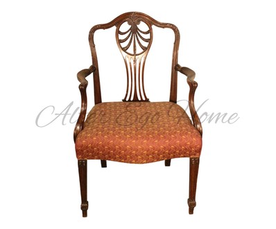 Антикварное кресло с фигурной спинкой 1900-х гг. 