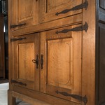 Старинный шкаф в средневековом стиле
