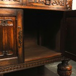 Антикварный сервант с резным убранством 1920-х гг. 