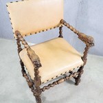 Антикварное кресло резными маскаронами 1870-х гг.