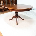 Винтажный стол с круглой столешницей