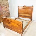 Антикварная кровать в стиле неоклассицизм 1870-х гг.