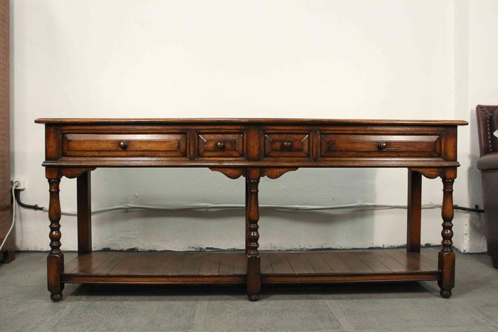 Антикварная дубовая консоль с точеными ножками 1940-х гг. 