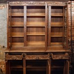 Антикварный книжный шкаф в стиле неоренессанс 1850-х гг. 