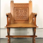 Антикварное дубовое кресло в архаичной стилистике 1920-х гг. 