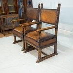 Старинные дубовые кресла с обивкой из кожи 1910-х гг.