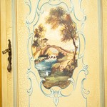 Старинный свадебный шкаф с пейзажными вставками