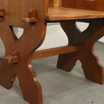 Антикварное дубовое кресло в архаичной стилистике 1920-х гг. 