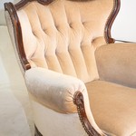 Винтажное мягкое кресло со спинкой капитоне 1950-х гг.
