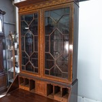 Старинный шкаф в стиле Чиппендейл
