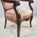 Антикварное кресло красного дерева 1850-х гг.