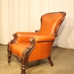 Антикварное кресло с кожаной обивкой 1850-х гг. 