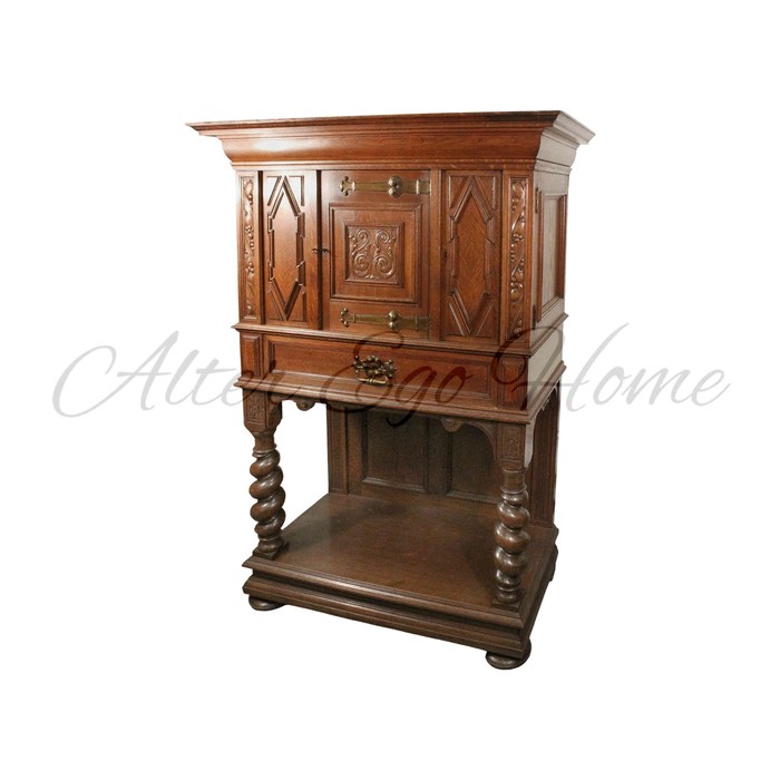 Антикварный поставец с витыми ножками 1890-х гг. 