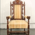 Антикварное кресло с резным щитковым навершием 1850-х гг. 