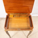 Винтажный столик для рукоделия с наборными композициями 1960-х гг.