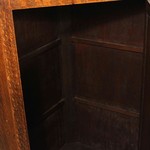 Антикварный навесной угловой шкафчик из дуба 1880-х гг. 