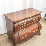 Антикварный комод с фигурной линией фасада 1950-х гг. 