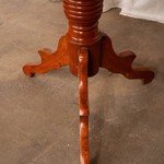 Антикварный столик-геридон с фигурной столешницей 1850-х гг. 