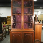 Антикварный книжный шкаф с разомкнутым фронтоном 1870-х гг. 