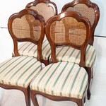 Комлект из четырех стульев с прорезными спинками