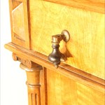 Антикварный ореховый шкаф с открытым ярусом 1870-х гг. 