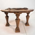 Антикварный кофейный столик на ножках в виде колонн