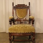 Антикварное кресло с резной спинкой 1900-х гг. 