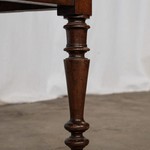 Комплект английской антикварной мебели из небольшого столика и стула 1870-х гг. 