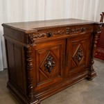 Антикварный сервант в стиле неоренессанс 1860-х гг. 