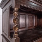 Антикварный шкаф с витыми колоннами и открытой полкой