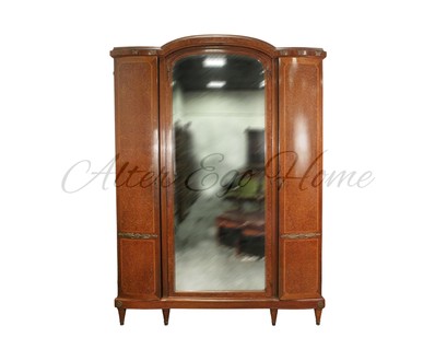 Антикварный платяной шкаф 1870-х гг. 