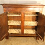 Антикварный шкаф с гербовыми композициями 1750-х гг. 