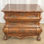 Антикварный комод в стиле Чиппендейл с фигурными накладками 1860-х гг. 