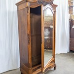 Антикварный платяной шкаф 1850-х гг. 