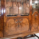 Антикварная витрина с художественной расстекловкой