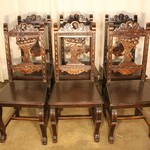 Комплект из антикварных стульев из каштана с резной спинкой 1910-х гг. 