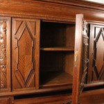 Антикварный поставец с витыми ножками 1890-х гг. 