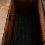 Антикварный сундук на массивном подстолье в стиле неоренессанс 1830-х гг. 