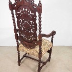 Антикварное кресло с резным декором 1850-х гг.