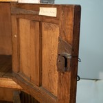 Антикварный шкаф с филенками и каннелюрами