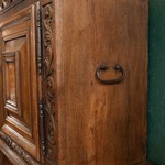 Антикварный двухъярусный шкаф с резьбой растительного характера 1800-х гг. 