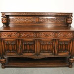 Антикварный сервант с резным убранством 1920-х гг. 