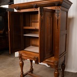 Антикварный поставец в стиле неоренессанс 1840-х гг. 