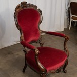 Антикварное кресло в стиле неорококо с резным навершием 1850-х гг. 